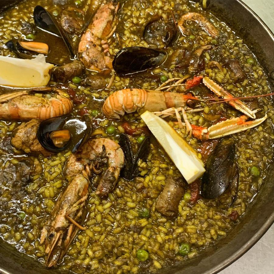 Anglés Hostal Tarres מראה חיצוני תמונה