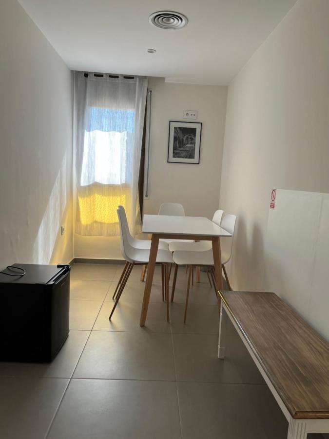 Anglés Hostal Tarres מראה חיצוני תמונה