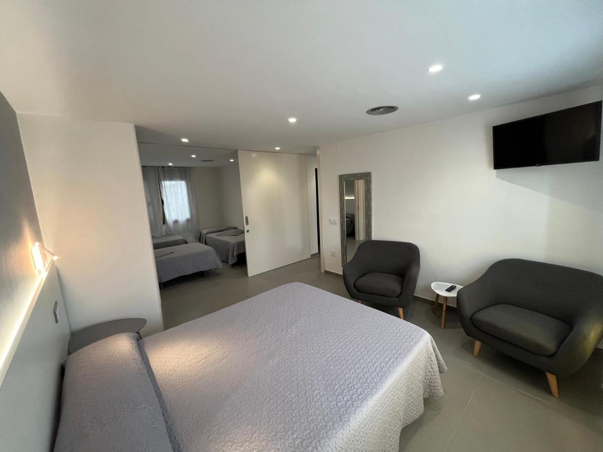 Anglés Hostal Tarres מראה חיצוני תמונה