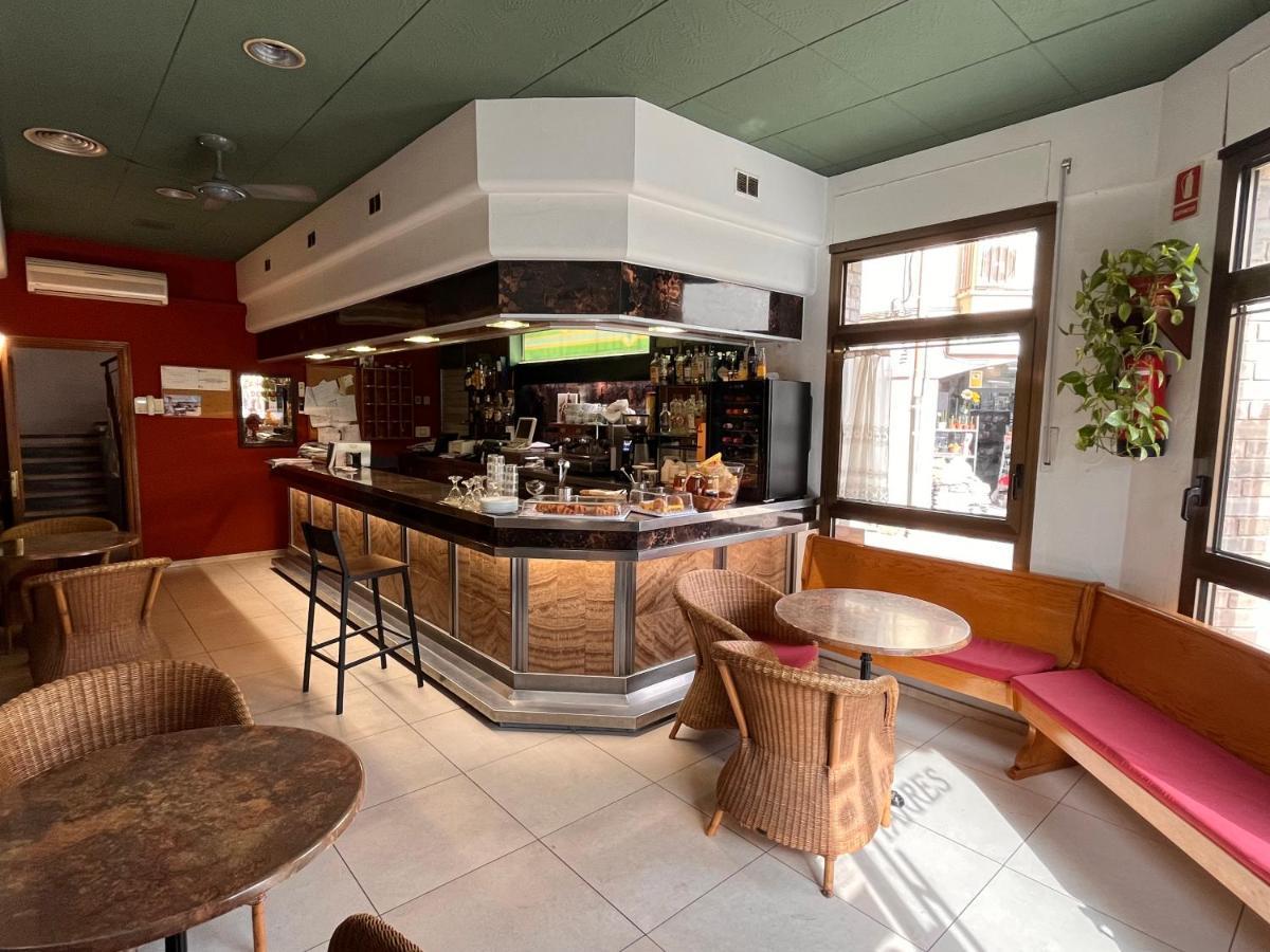 Anglés Hostal Tarres מראה חיצוני תמונה