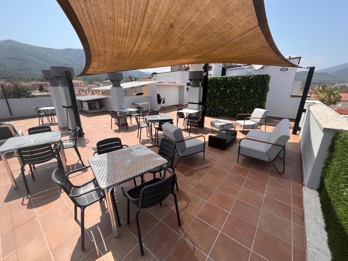 Anglés Hostal Tarres מראה חיצוני תמונה