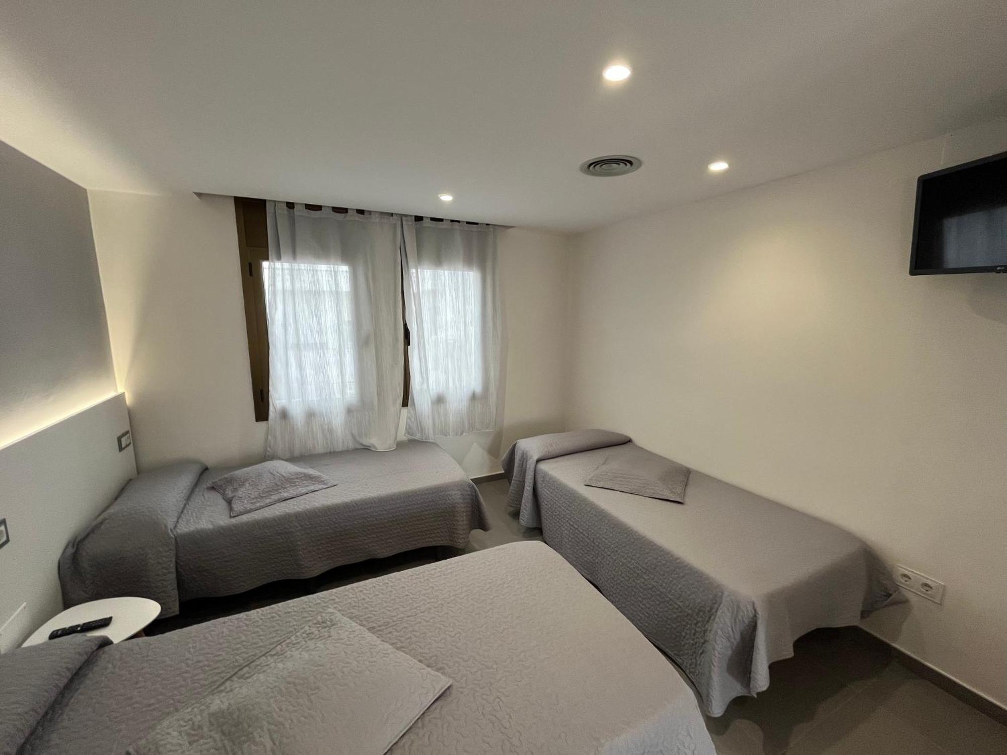 Anglés Hostal Tarres חדר תמונה