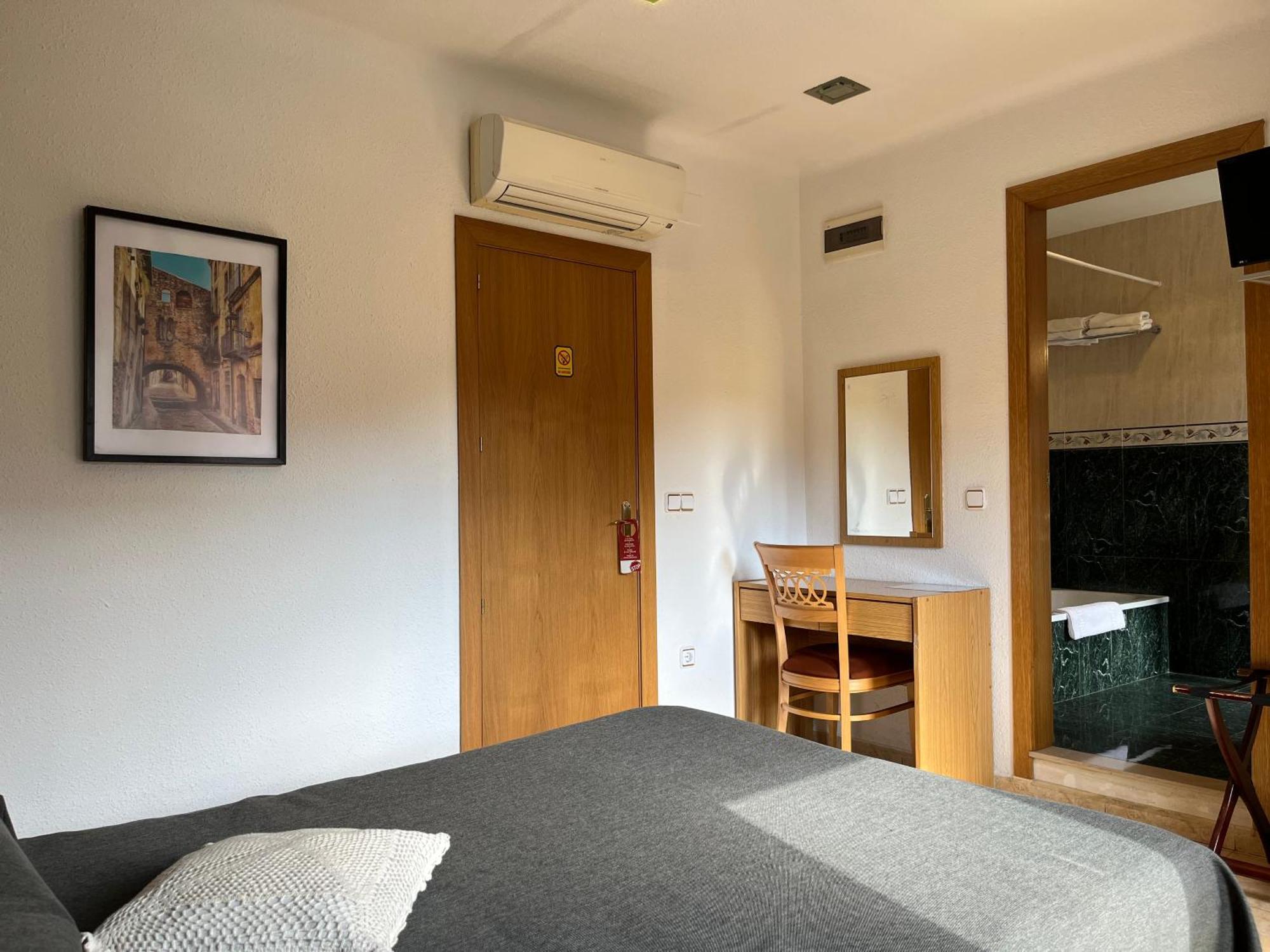 Anglés Hostal Tarres חדר תמונה