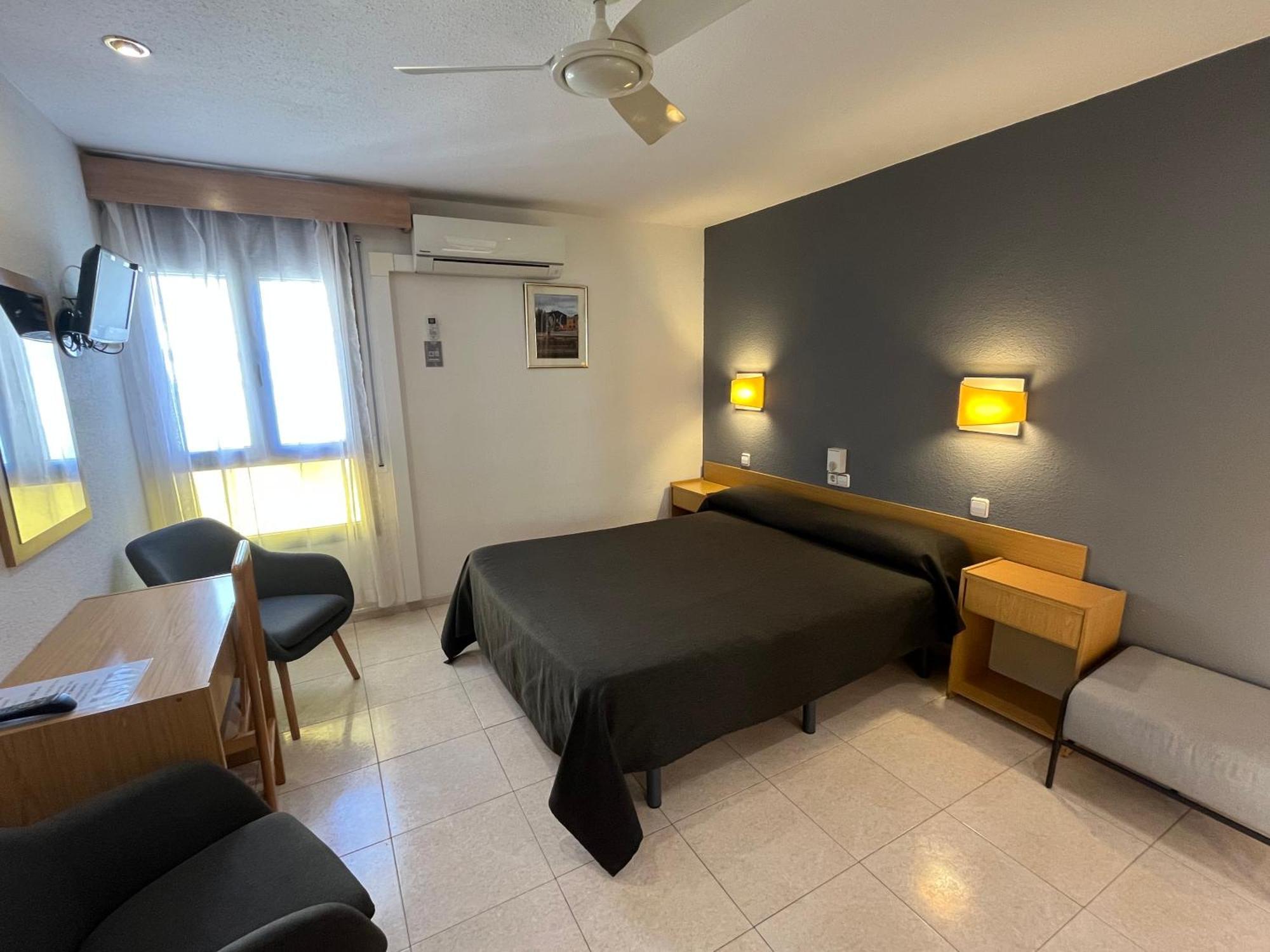 Anglés Hostal Tarres חדר תמונה