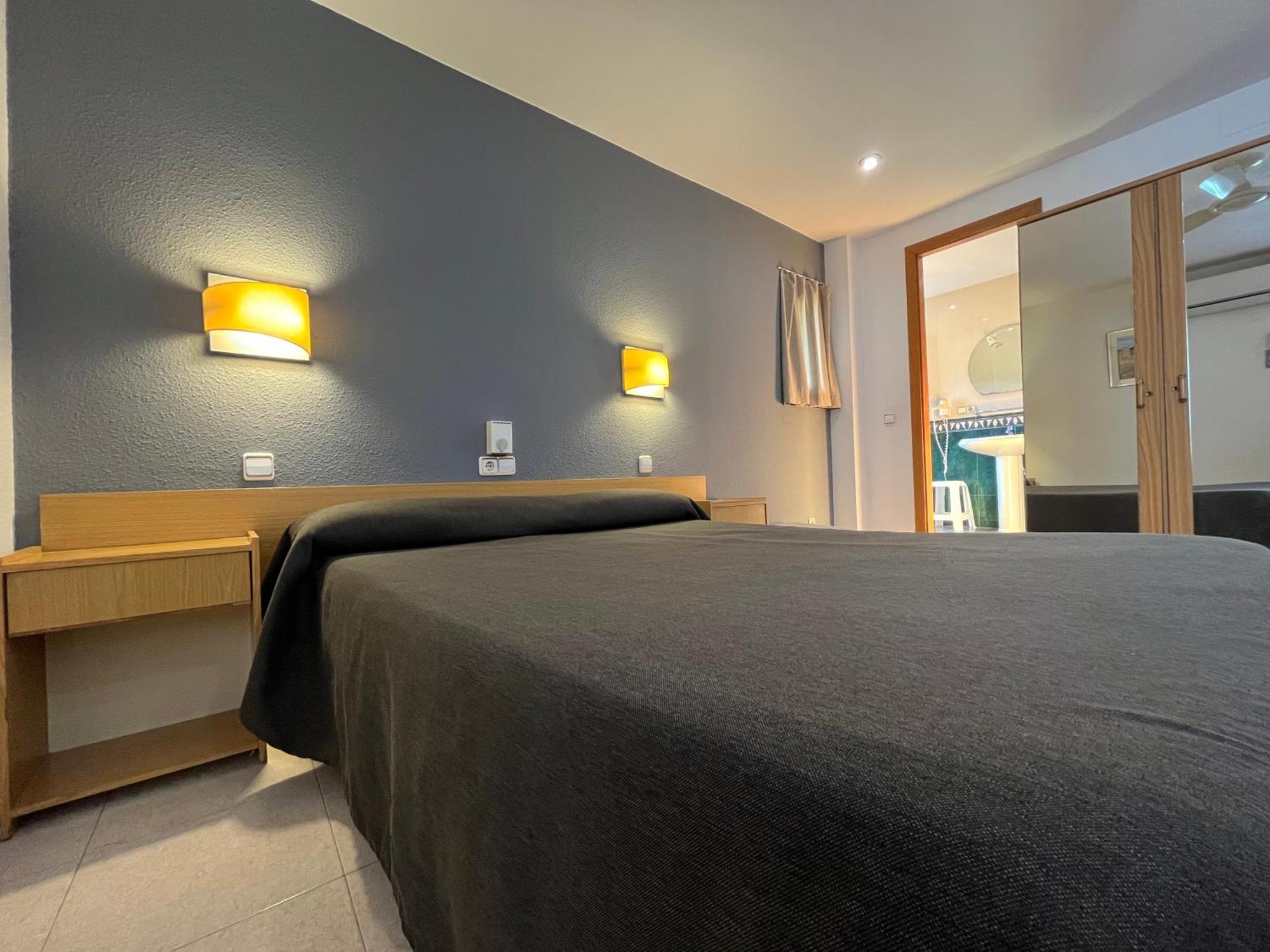 Anglés Hostal Tarres מראה חיצוני תמונה