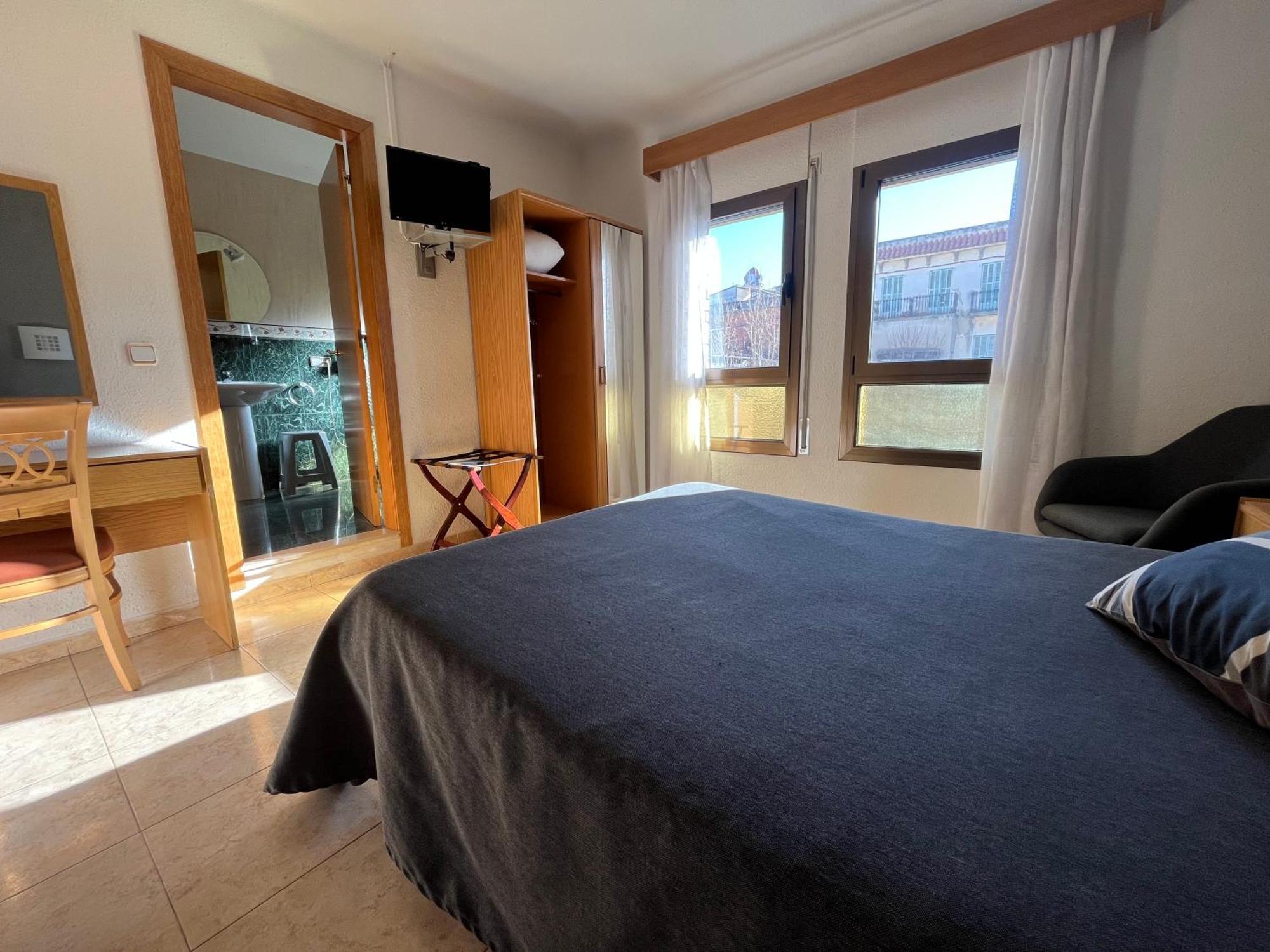 Anglés Hostal Tarres מראה חיצוני תמונה