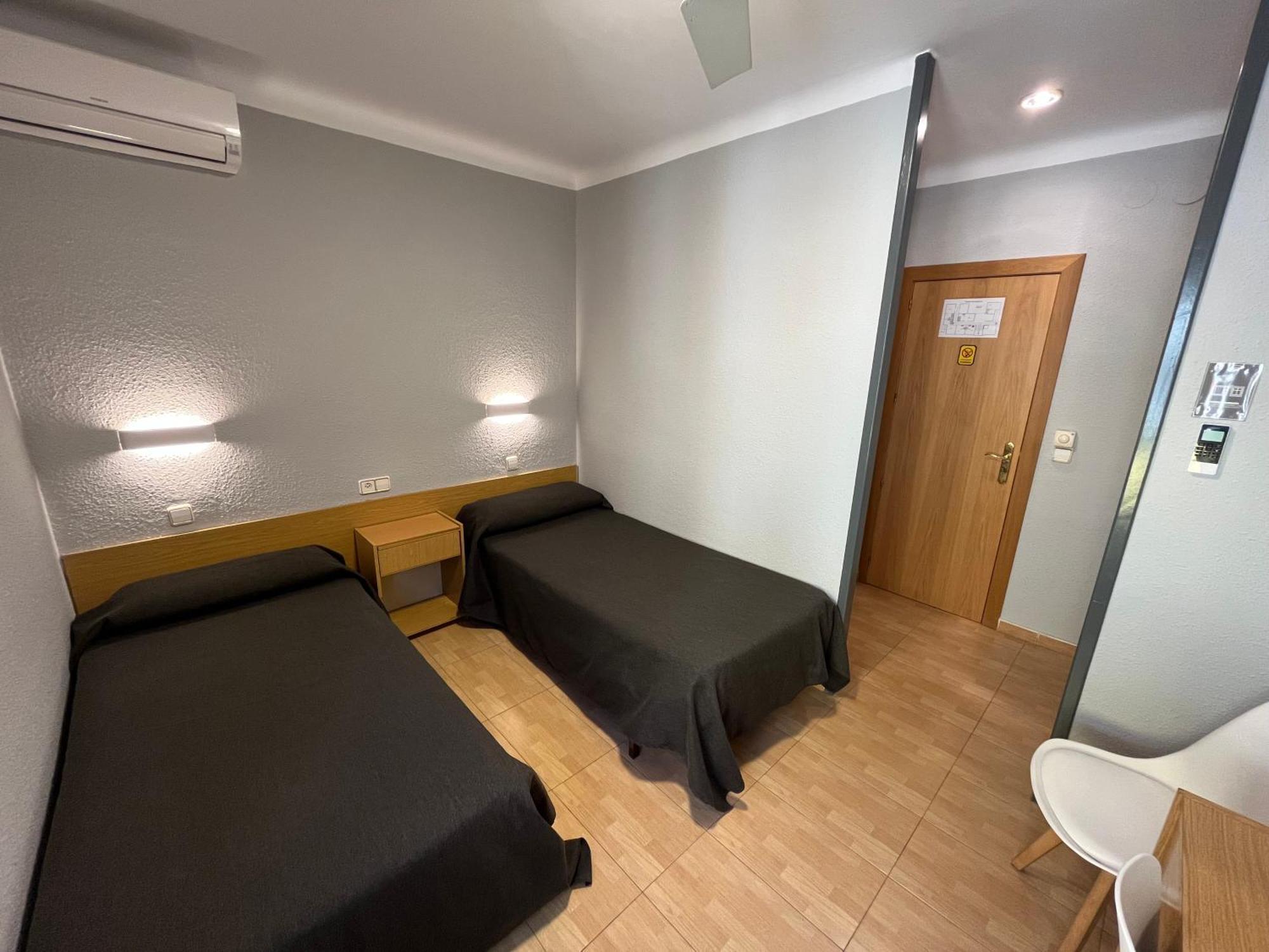 Anglés Hostal Tarres חדר תמונה