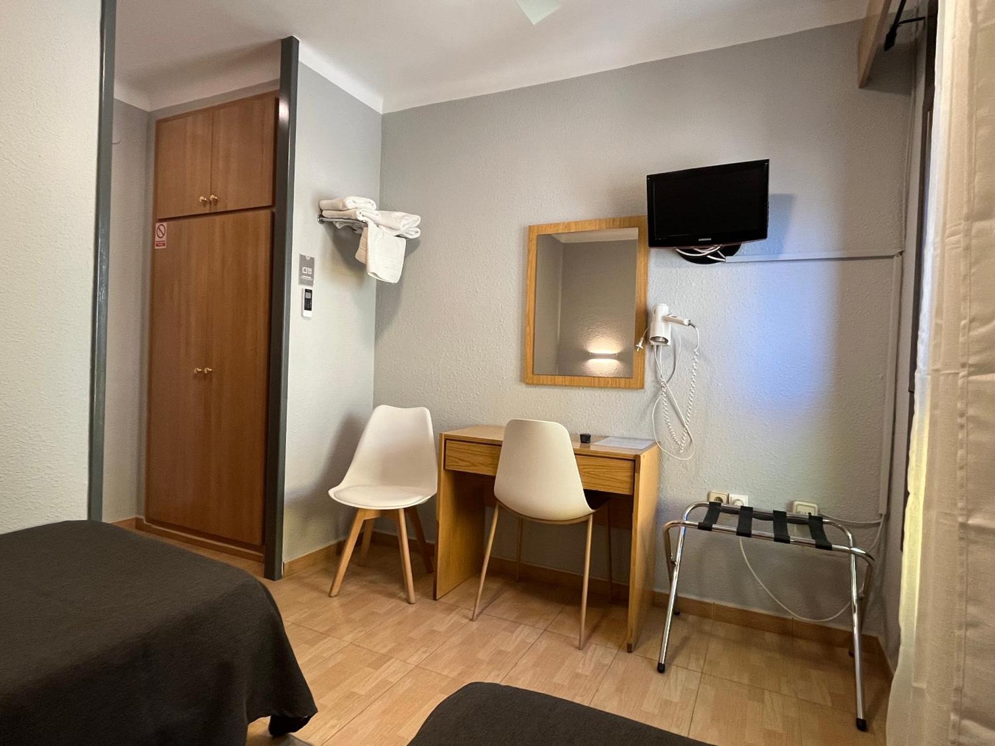 Anglés Hostal Tarres חדר תמונה