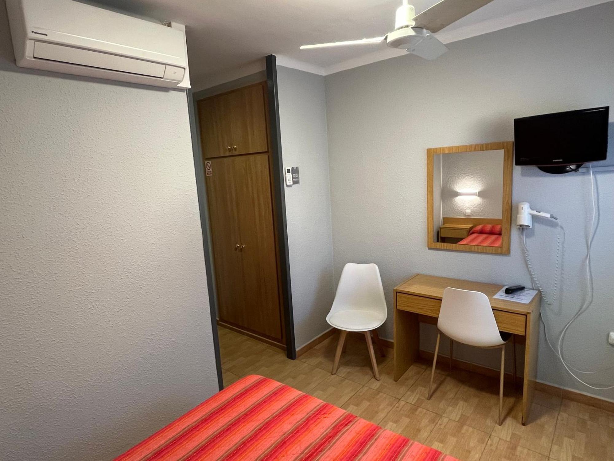 Anglés Hostal Tarres חדר תמונה