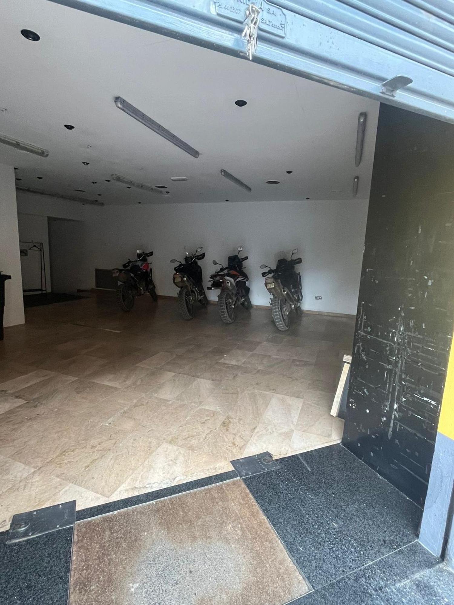 Anglés Hostal Tarres מראה חיצוני תמונה