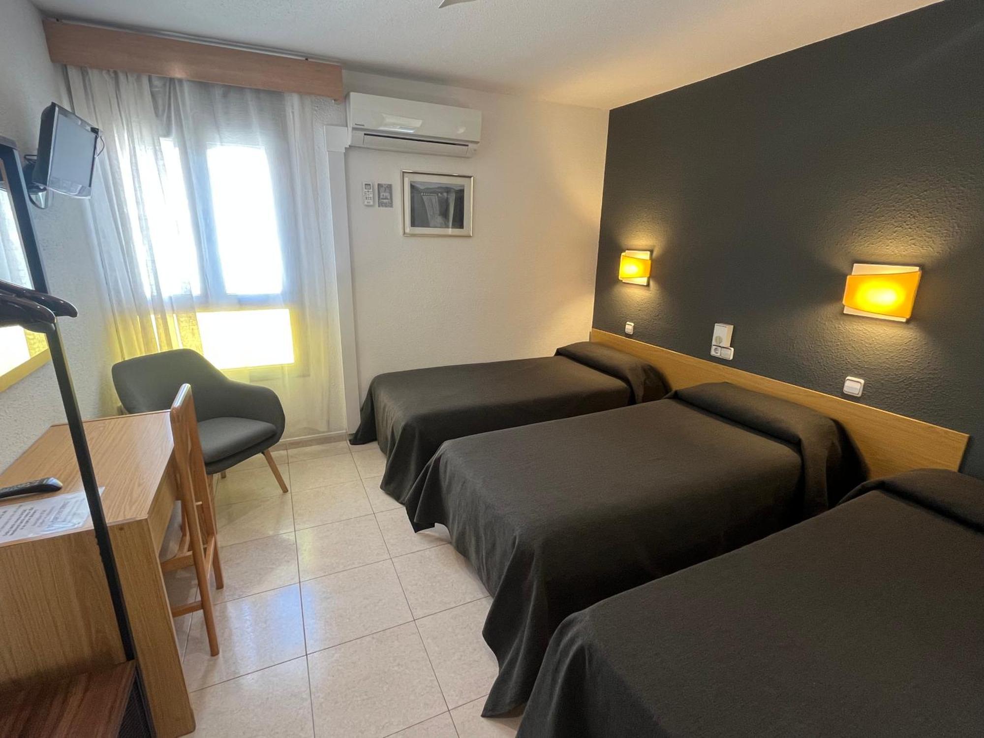 Anglés Hostal Tarres חדר תמונה