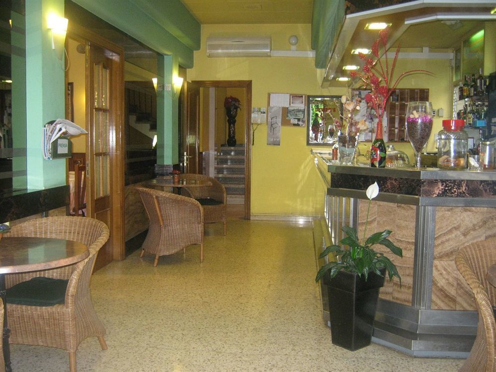 Anglés Hostal Tarres מראה חיצוני תמונה